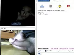 معبرة كاسيدي سكسي ام وابنها كلين على الأريكة الكبيرة