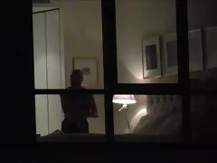 حلق الرجل كس الفتاة ومارس الجنس معها على السرير امهات سكسي